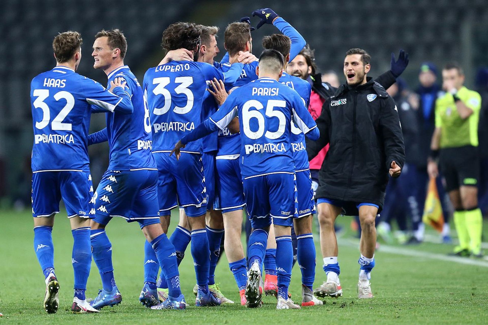 她以极具攻 她以极具攻